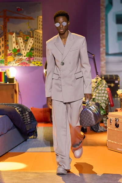 Look 9